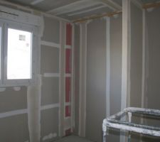 Chambre 1 (on distingue au milieu, le placoflam)