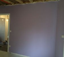 Chambre enfant (mur parme)