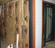 La cloison en 100 mm d'une chambre vers l'escalier
