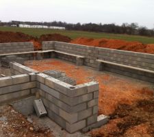 Début de la construction - vue du garage en demi sous-sol