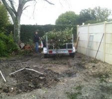 Au revoir les troens, 5 allez retour sous la pluie remorque double essieu remplie