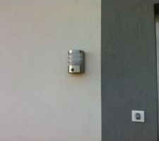 Lumi&egrave;re ext&eacute;rieurs Massive Calgary avec d&eacute;tecteur