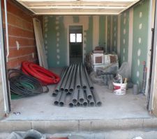Matos pour l'assainissement   carrelage en attente.