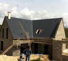 Vue façade sud, pose du velux de la salle de bain de l?étage...