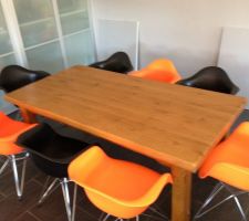 Les chaises !!!ben oui reste plus que changer la table