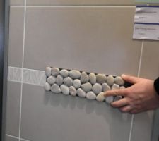 Faïence et frise salle de bain de l'étage