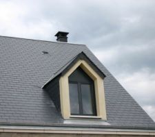 Lucarne triangulaire façade avant.