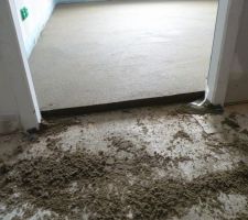 Chambre à côté salle de bain.