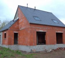 Couverture termin&eacute;e ! Pose du conduit du po&euml;le ainsi que de la sortie de VMC double flux.