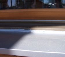 Joints au bas des baies vitrées, étanchéité, travail esthétique...