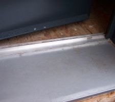 Joint de la porte d'entrée.