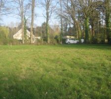 Le photographe est à l'ouest, il regarde l'Est