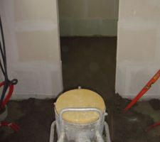 Chape de l'étage
Préparation de la salle de bain