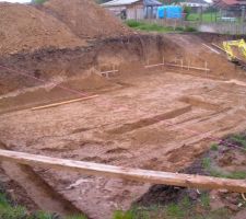 Eh voila le départ voici le terrassement et les fondations creuser