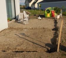 Tranchées pour les fondations de la terrasse