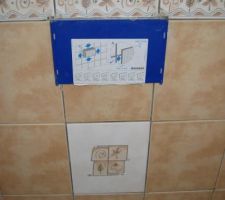 Emplacement wc avec d&eacute;cor sur le wc suspendu...