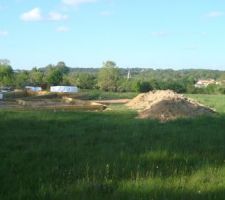 Vue de notre terrain sur le chantier des voisins.
