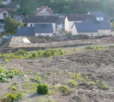 Terrassement terminé, reste les tranchés pour les fondations. Vu générale