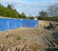 Terrassement terminé, reste les tranchés pour les fondations.