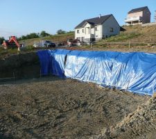 Terrassement terminé, reste les tranchés pour les fondations.