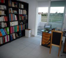 Bureau dans la maison de loc'... projet de futur mur-bibliothèque