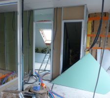Entrée salle de bain et toilette