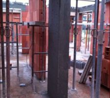 Pilier dans la suite parentale qui se trouve au centre de l'&eacute;tage