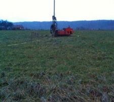 Machine pour forer le sol.