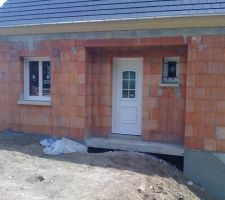 A ce jour vue exterieur
en attente de 500m2 de terre sur les cotés