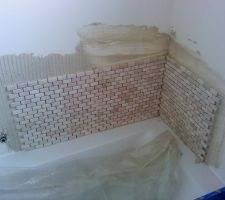 Pose de la faience autour de la baignoire. je me suis bien amusée