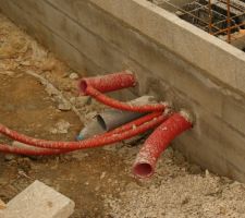 Gaines et évacuations sortant du vide sanitaire