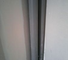 Les tuyaux des ventilations primaire et secondaire sont apparents dans les wc, on espère qu'ils ne vont pas laissé ça comme cela !