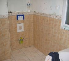 Salle de bain coin wc - soubasssement et frise sans joint