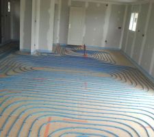 Fin de la pose du plancher chauffant