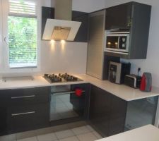 CUISINE APRES TRAVAUX DE RENOVATION
IKEA ABSTRAKT GRISE   QUARTZ