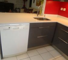 CUISINE APRES TRAVAUX DE RENOVATION
IKEA ABSTRAKT GRISE   QUARTZ