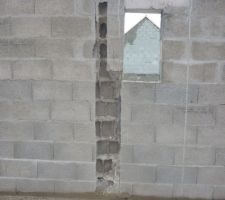 Autre mur d&eacute;coup&eacute; pour que le poteau soit coul&eacute;