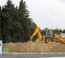 Ca creuse !! Je peux vous dire que le pelliste est le Stebastien Loeb de la pelleteuse.