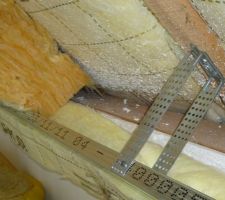 Fixation des rails sur rampants: suspente Knauf et rail Richter