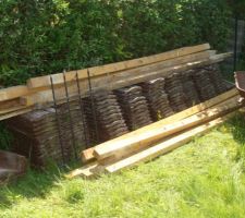 Les tuiles mises de cot&eacute;