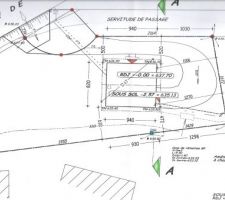 Plan de terrain avec pente de 10% entre le haut et le bas soit 1 m&egrave;tre de haut de diff&eacute;rence ce qui nous &agrave; aid&eacute;s pour le choix de la maison.