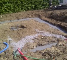 Fondation de la maison comme le terrain &agrave; un souci d'eau il faut faire des fondations &agrave; plus d'un m&egrave;tre de profondeur.et voila une plus valus de plus .