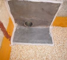Platine posée par les zingueurs pour l'évacuation de l'eau de la terrasse