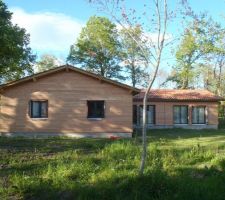Bardage terminé, vue de tout l'arrière de la maison.