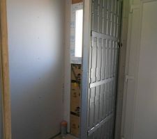 Pr&eacute;paration porte coulissante des WC