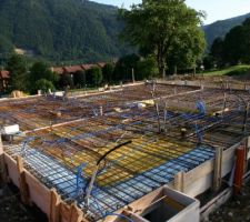 Vue la plus compl&egrave;te possible de la dalle du rez de chauss&eacute;e juste avant le coulage du b&eacute;ton