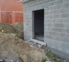 Seuil de la porte fenêtre.