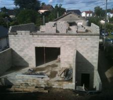 2 rang&eacute;e de parpaings   corniche