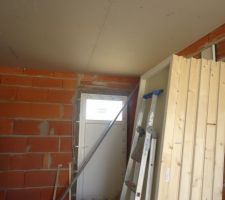 La porte du garage qui m&egrave;ne au jardin