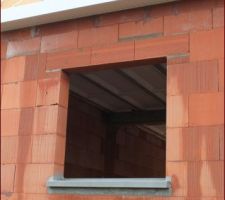 Bobo au-dessus de la fenêtre réparé.